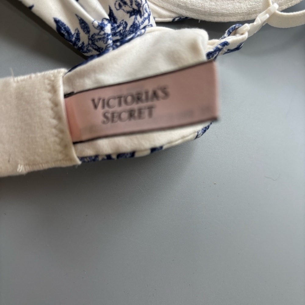 Victoria's Secret Ivory and Navy Floral Bra - Picture 4 of 4